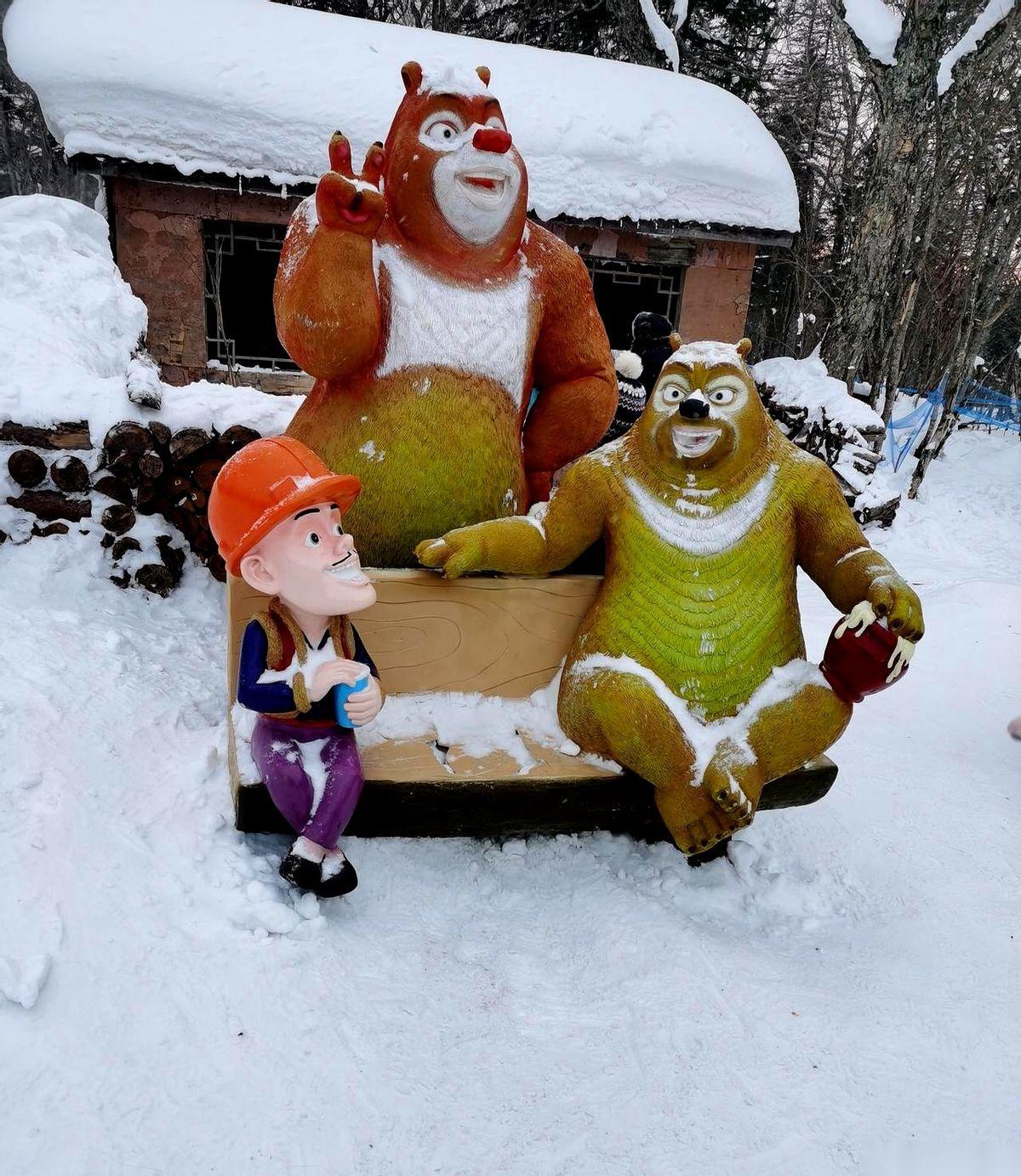 我这次去哈尔滨，算是开了眼了。一个团里的大姐，54岁，跟我同龄。初中毕业。