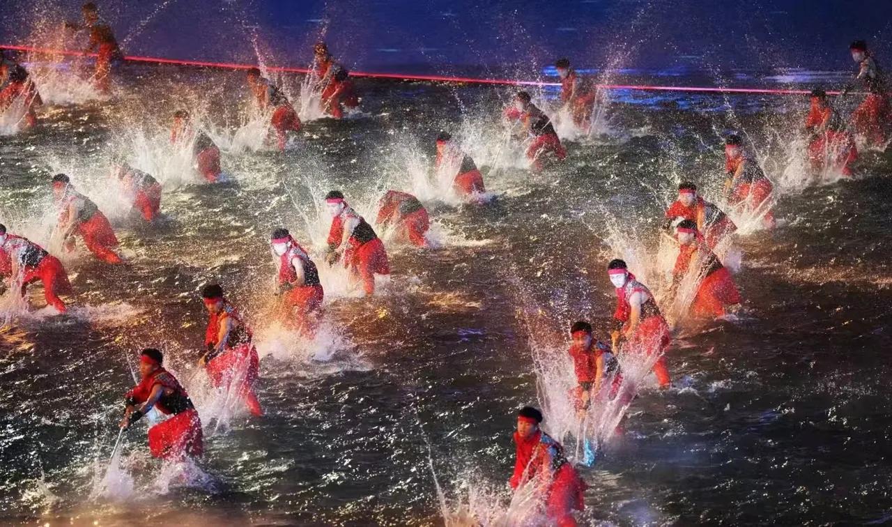 广东人会发财一点不假，还是情理中的事！全运会开幕式只请了3000多名演员，舞