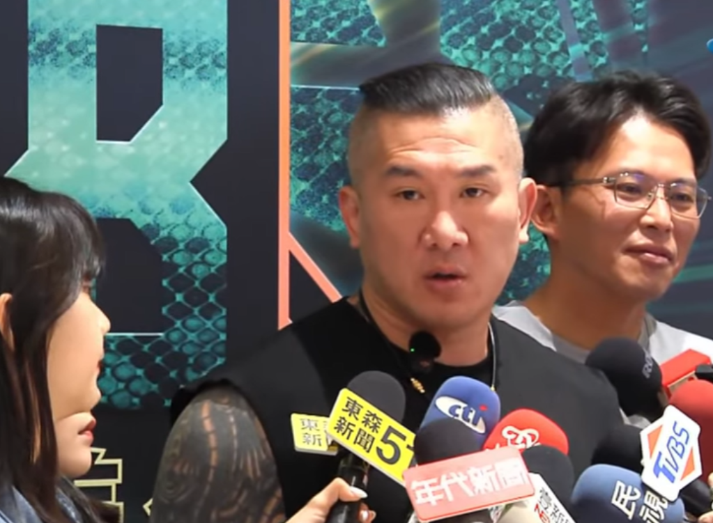 馆长：我现在只能当中国人馆长昨天（22日）接受访问，针对媒体提问“你鼓励去大