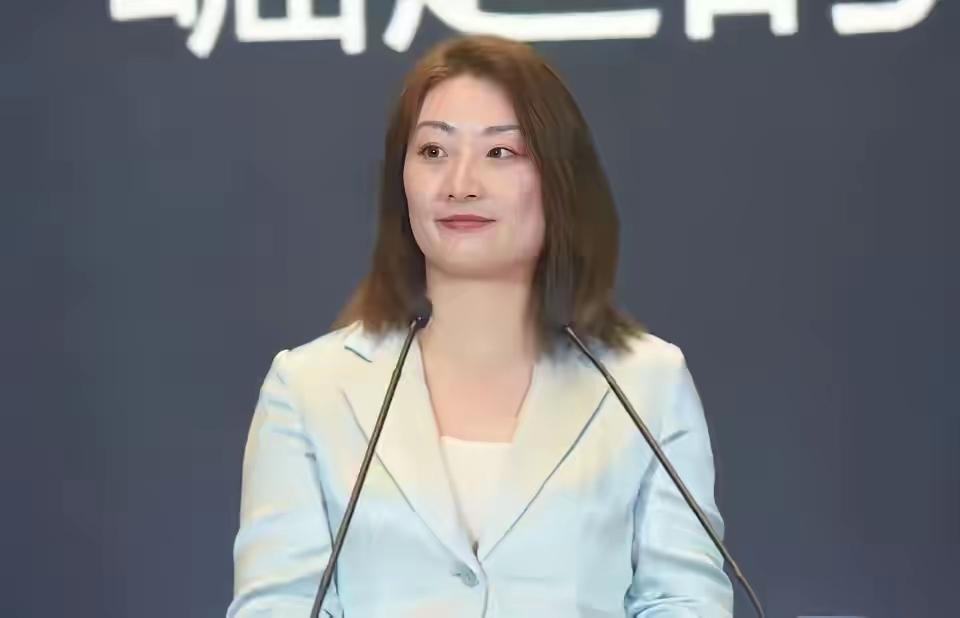 宗馥莉辞职后遭“旧部反戈“人走茶凉”用在她身上，都显得温柔——茶还没凉，杯子