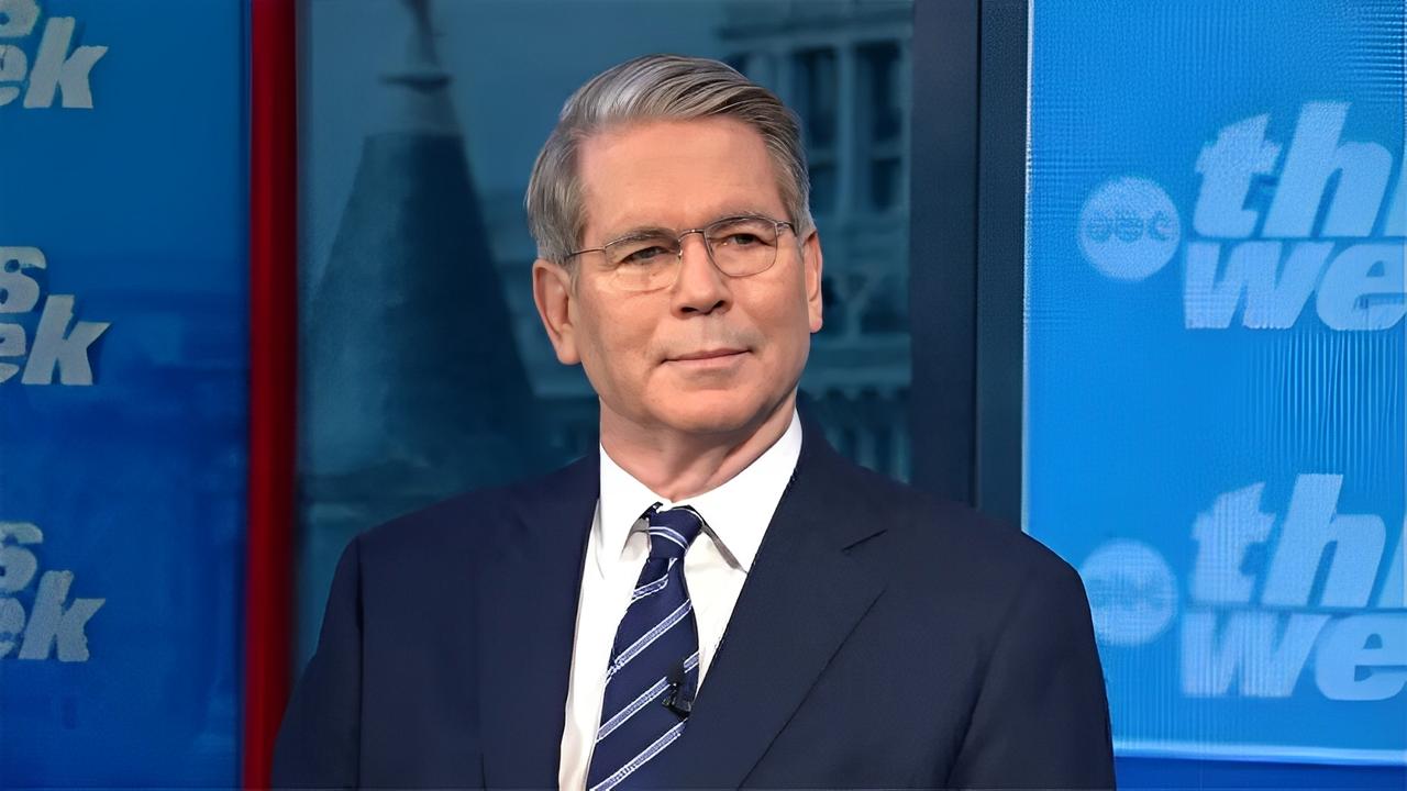 贝森特：中国新能源车实际上是燃煤车。近日贝森特在一次论坛的言论，惊呆了他身边的