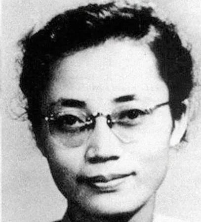 1950年，被折磨到体无完肤的萧明华，听闻敌人要枪毙自己。她没有哭也没有闹，