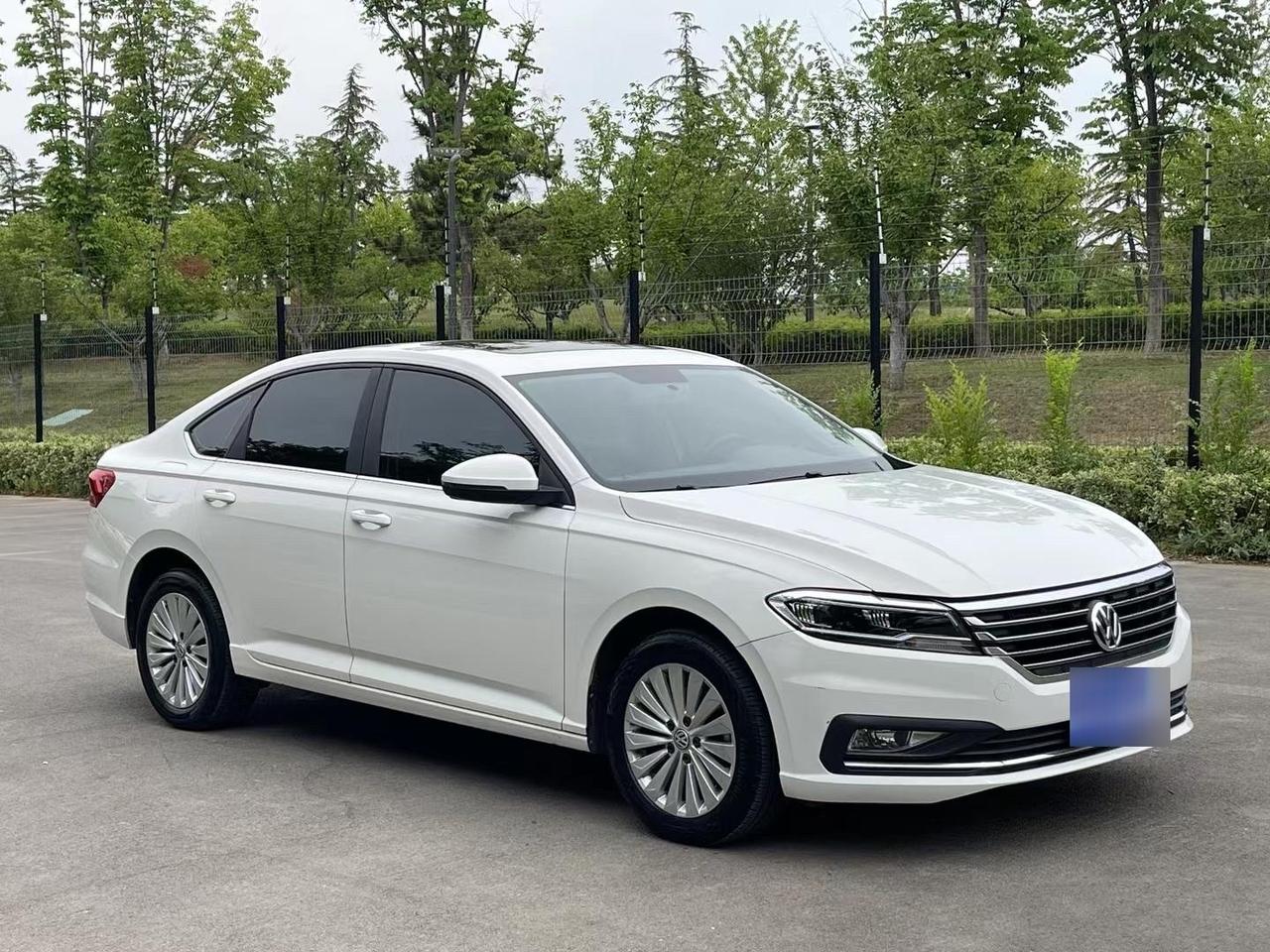 月薪8000，老婆逼我换20万的车！是我太抠还是她太虚荣？结婚5年，开着10