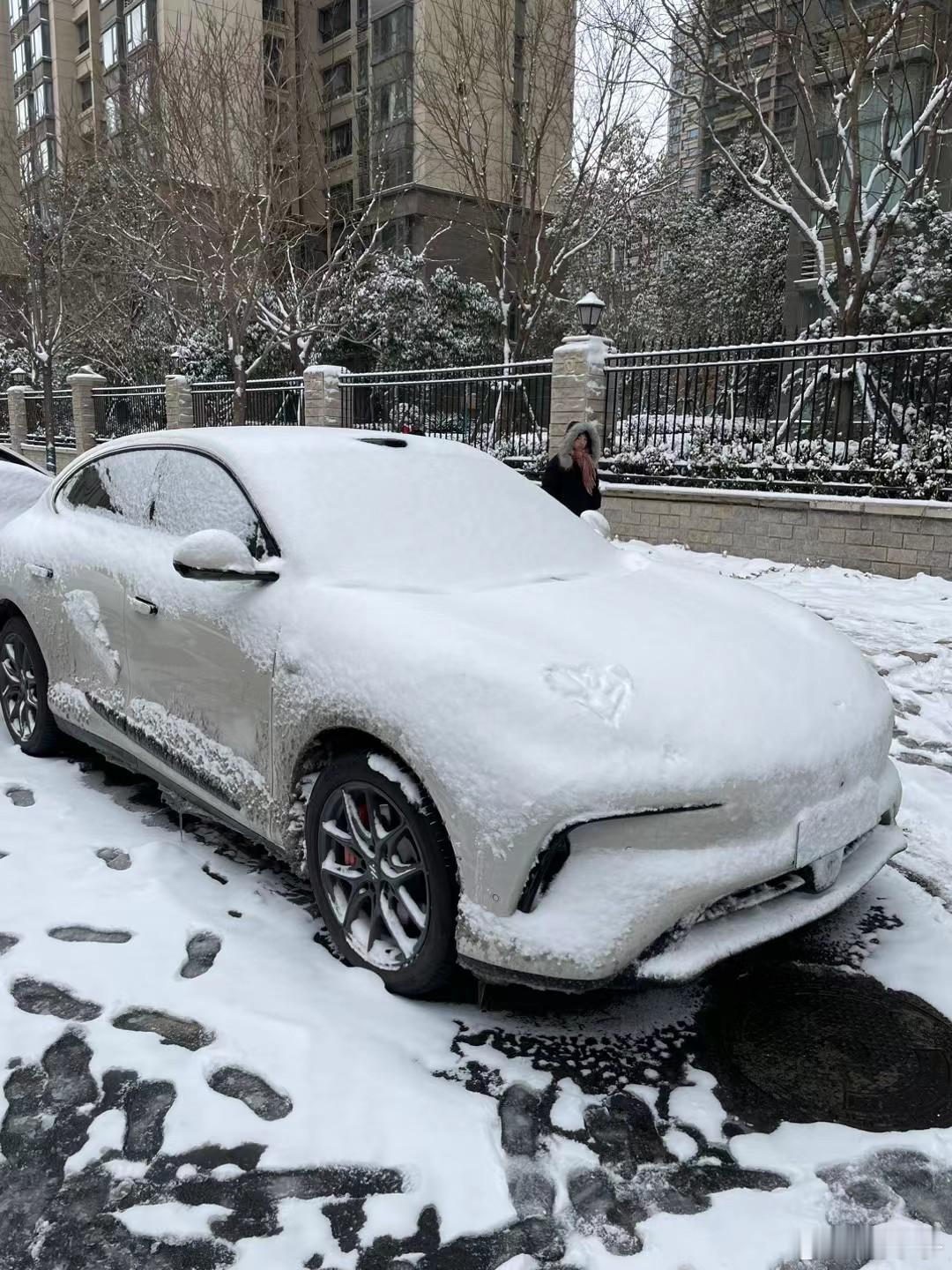 WTF，跑1000公里，补能就用了11分钟我哭死。我才是真正的资深春运电车侠，每