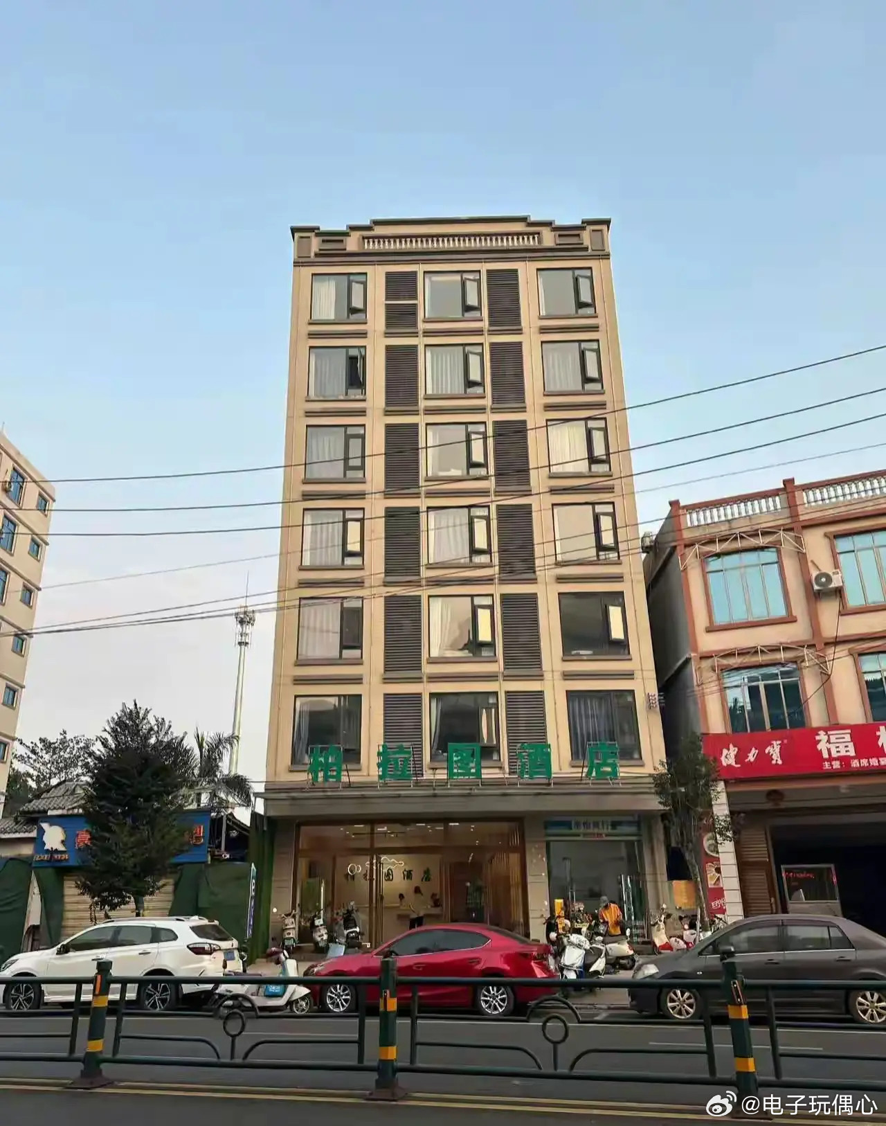 我敢打赌！这酒店生意肯定不好！