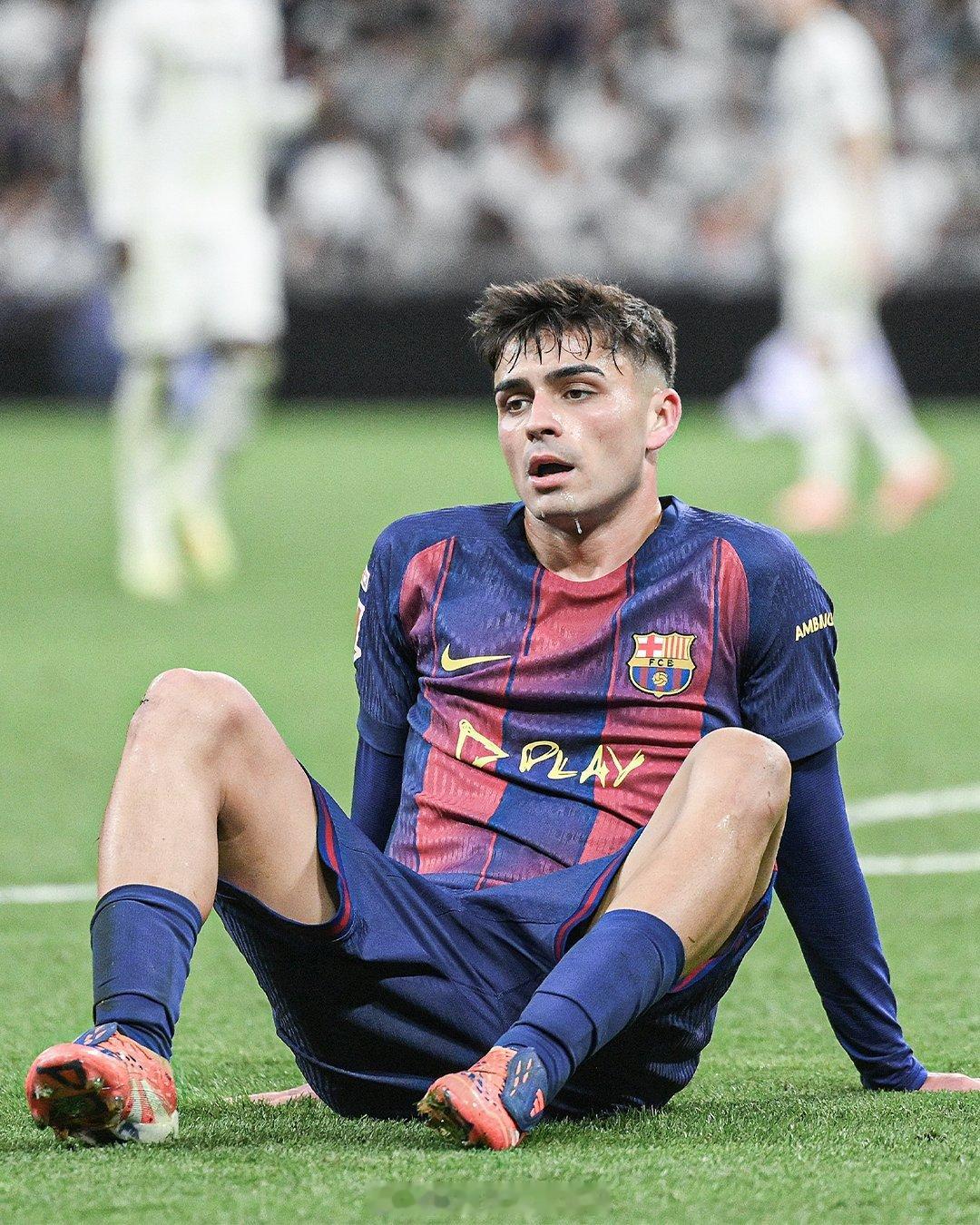 【铁人也累趴了】巴萨中场佩德里,在西班牙国家德比拿到的红牌(两黄变一红),终于可