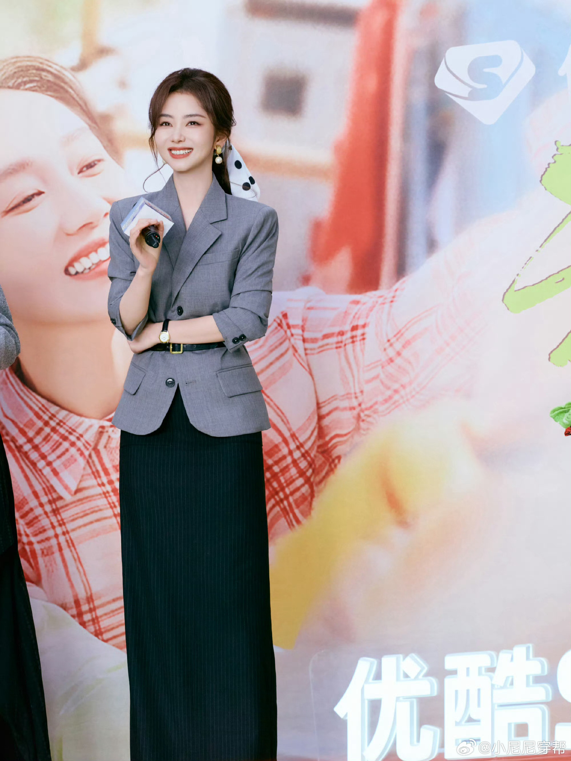 谭松韵方婉之职场穿搭谭松韵完美还原90年代港风职场穿搭，大廓形垫肩西装搭配珍珠