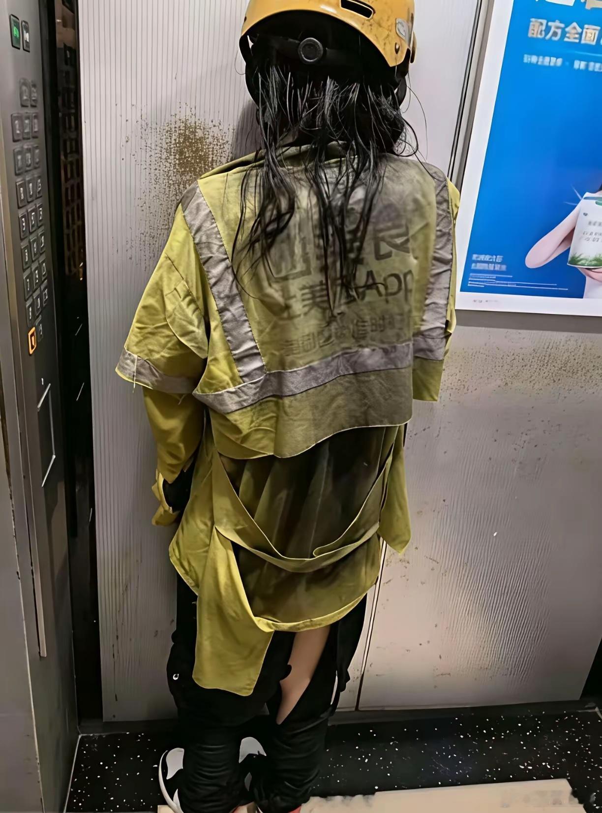 外卖员个人卫生差成这样，还能送外卖，平台难道不管吗？​​​