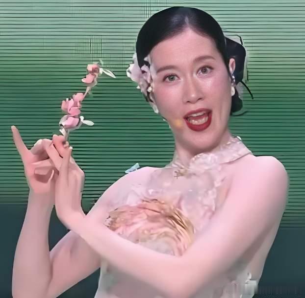 温峥嵘一公后坦言自己跳错了一个动作，只给自己打80分！虽然唱成了动画片，但自己已