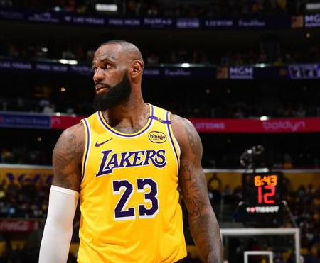 前NBA球员巴蒂尔：詹姆斯带“累赘”夺冠比乔丹伟大