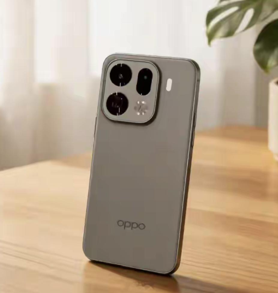 OPPOFindX9最近价格降得挺狠，毕竟标准版都四千多了，很多人会纠结要不