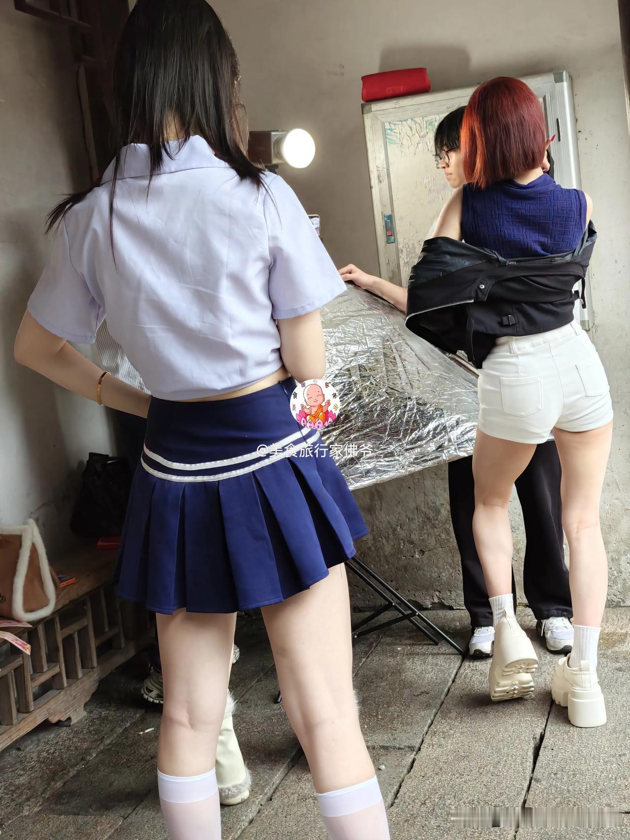 【别让低俗直播污染了三坊七巷这篇净土！】今天下午我经过福州南后街与澳门路交叉口时