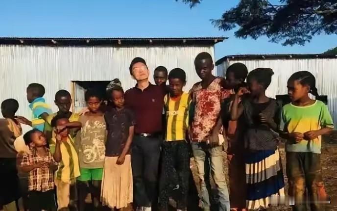 你敢信吗？上百万中国人揣着“捞三年就回家养老”的念头去了非洲，最后大半都留了下来