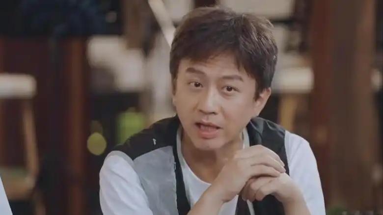 邓超：您好您好！我们是《哈哈哈哈哈》，能不能简单聊两句？路人：我认识你们！邓