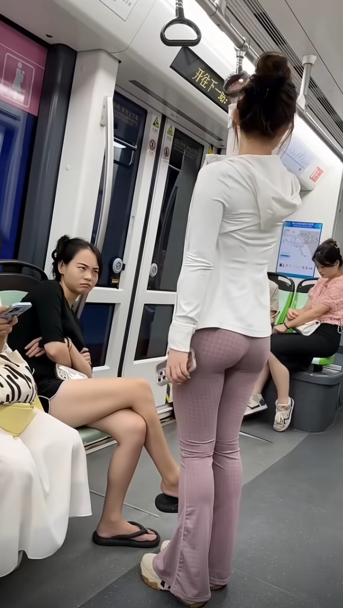 果然嫉妒使人面目扭曲！