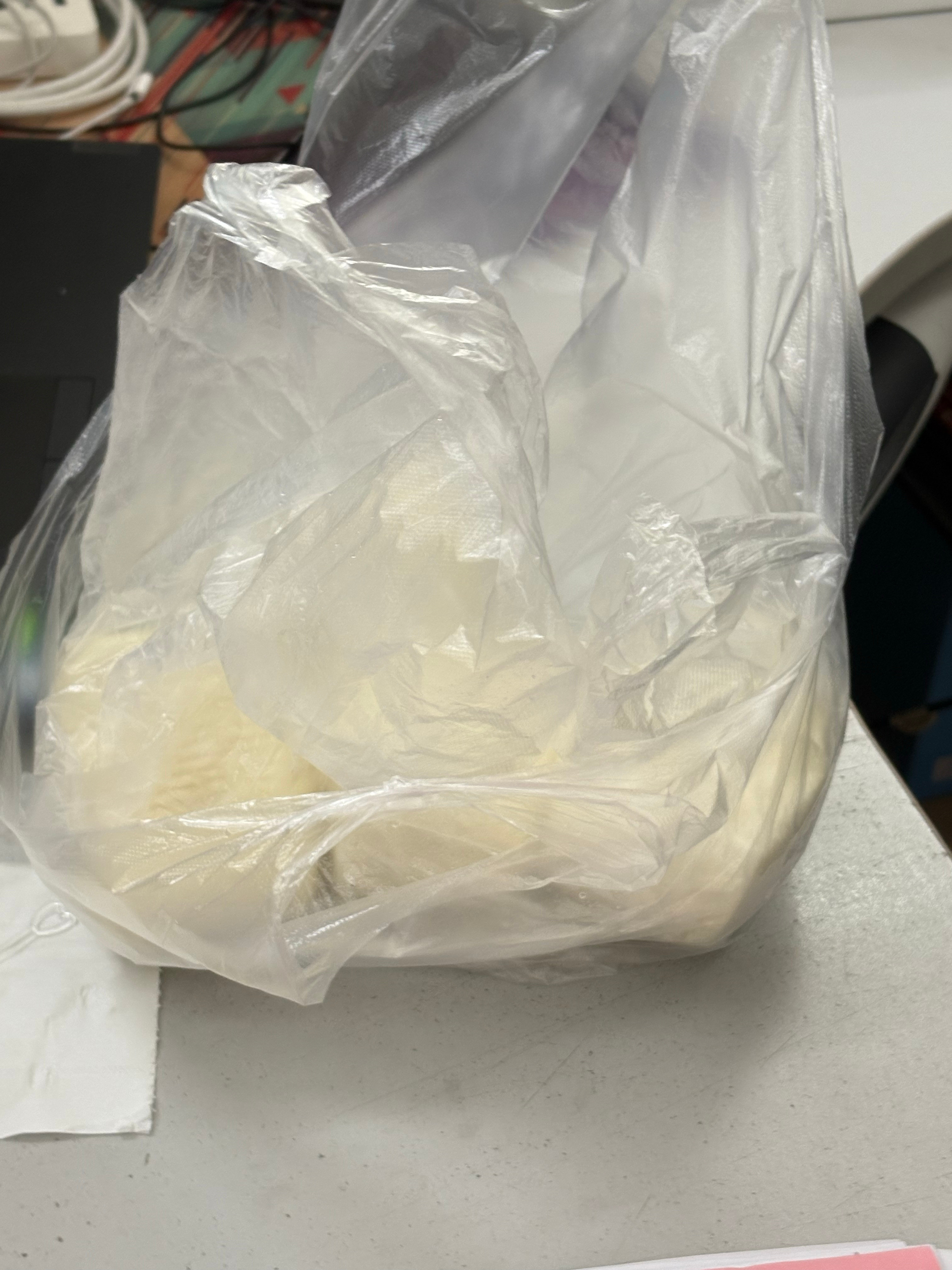 最近真的很喜欢吃面食了在家都在蒸馒头吃同事阿姨买了好多馒头现在就抱着啃吃完半个