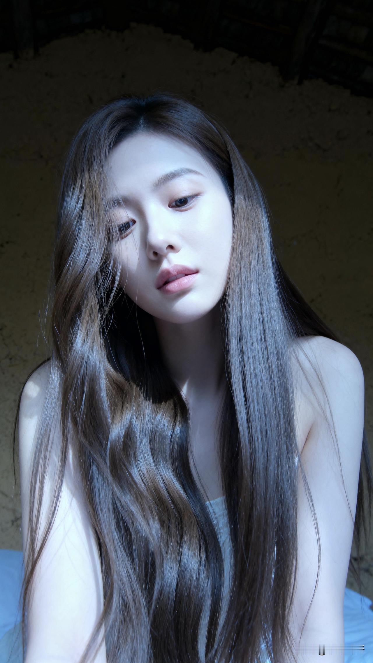 ：此时，有的人还躲在被窝里，这类人在‘’享受生活‘’！有的人已早早赶在上班的路上