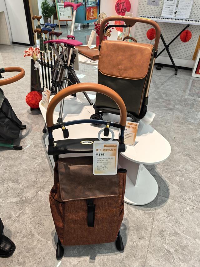 上海首个银发商店开业即销售火爆, 谁在抢占银发垂类赛道?