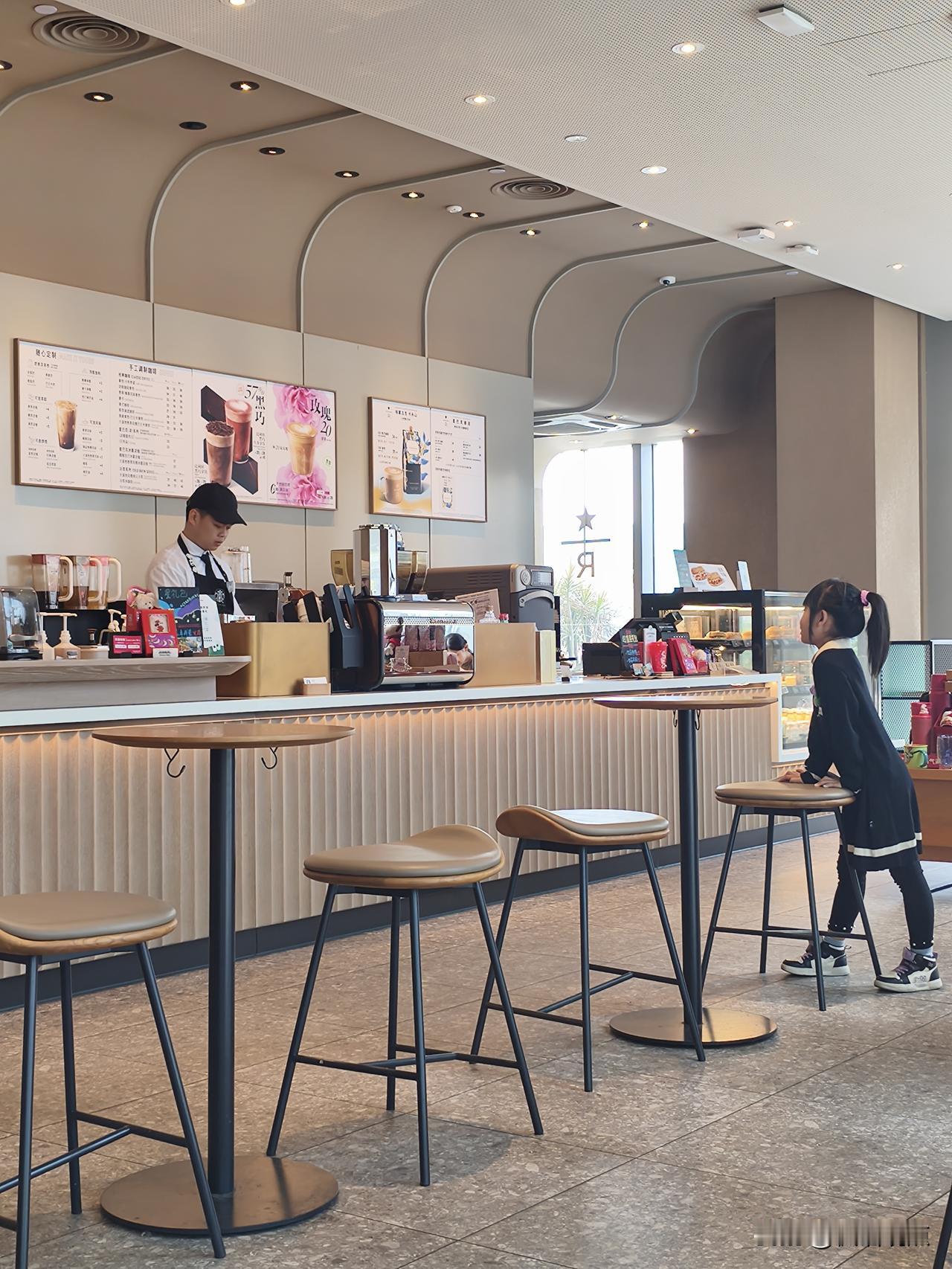 失业不要告诉父母，太真实了!以前看到短视频说，失业不敢回家，在星巴克假装上班