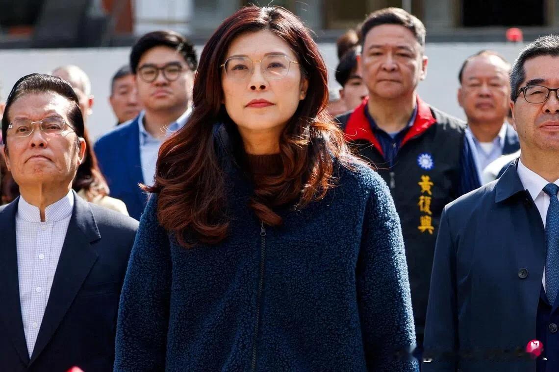 郑丽文清晨返台，全天没有任何公开活动。你真以为这只是行程累了、低调休整？别天真