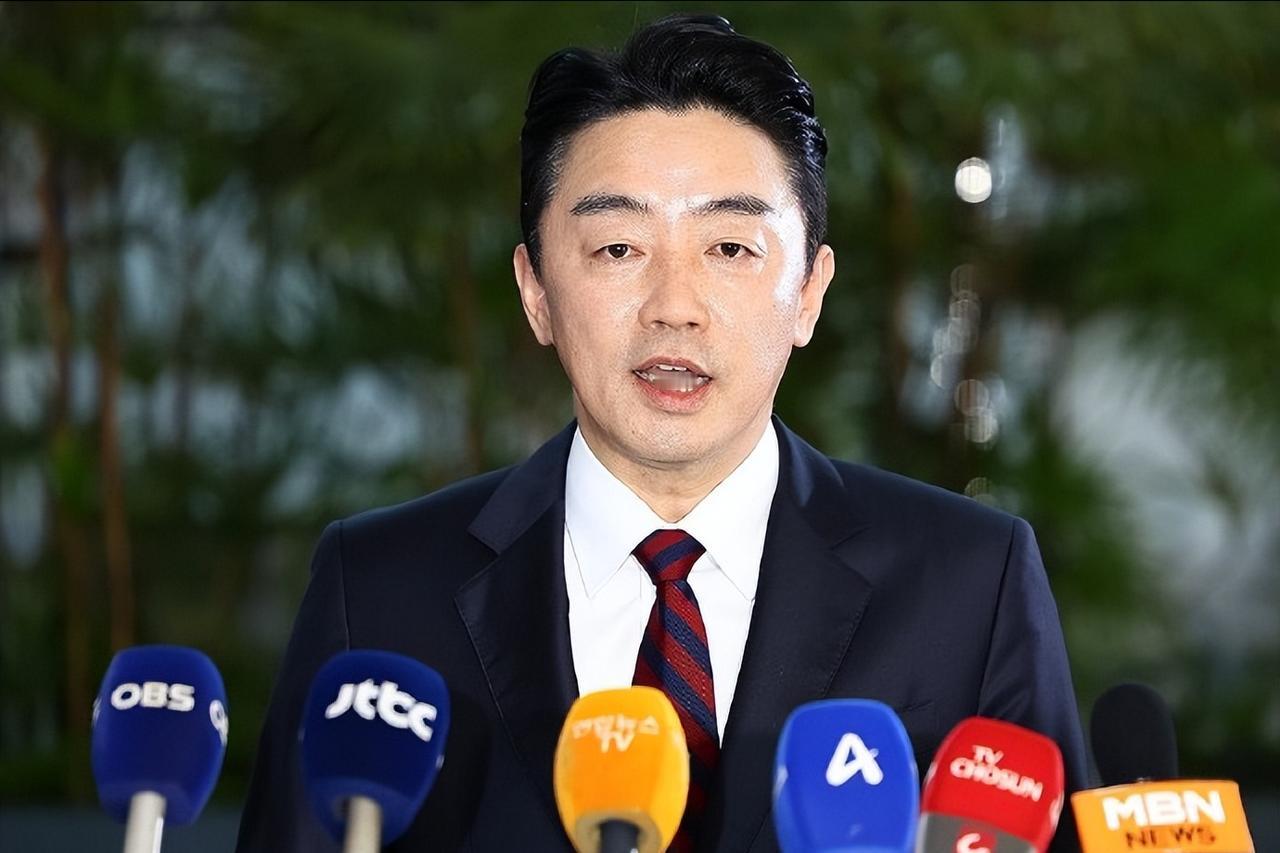 3月18号这一天，韩国官方直接放话，要从阿联酋紧急拉回1800万桶原油，更给力的