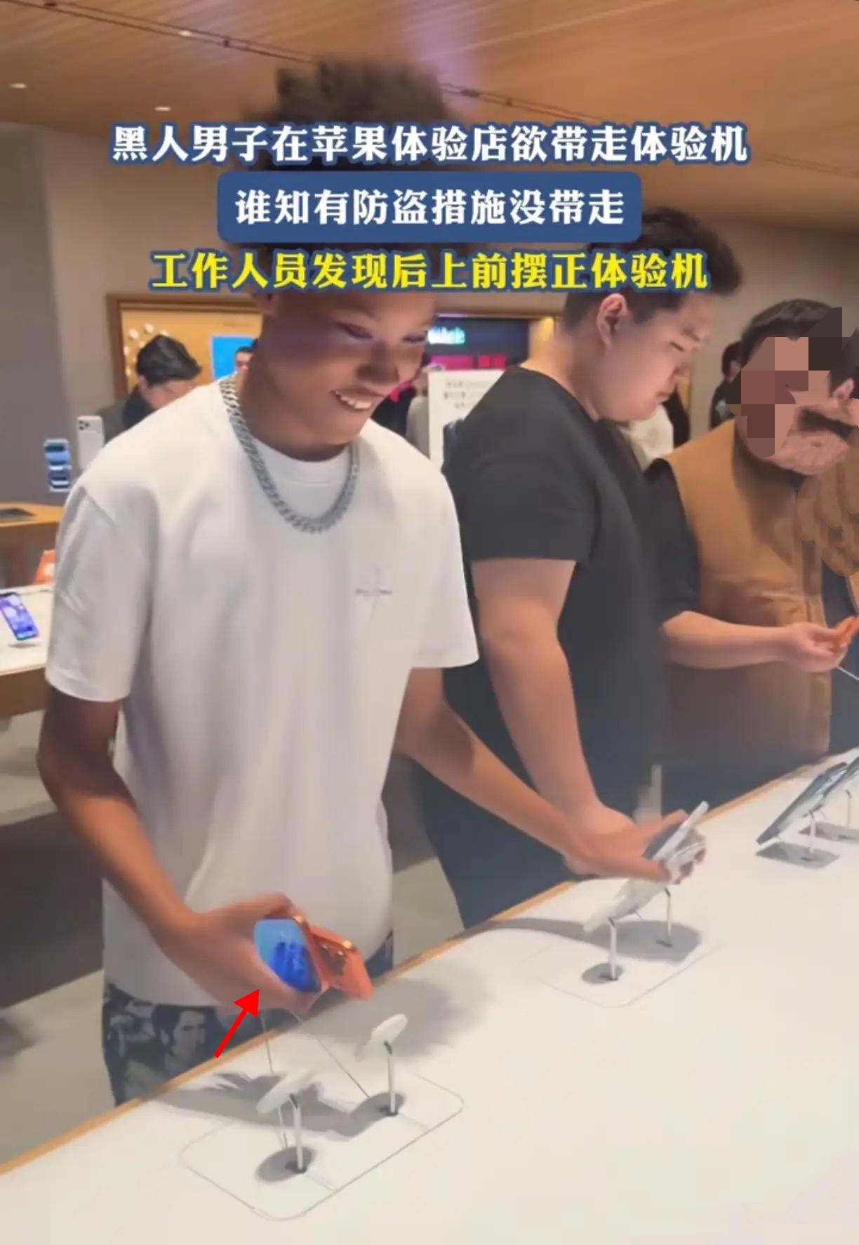 商场惊现