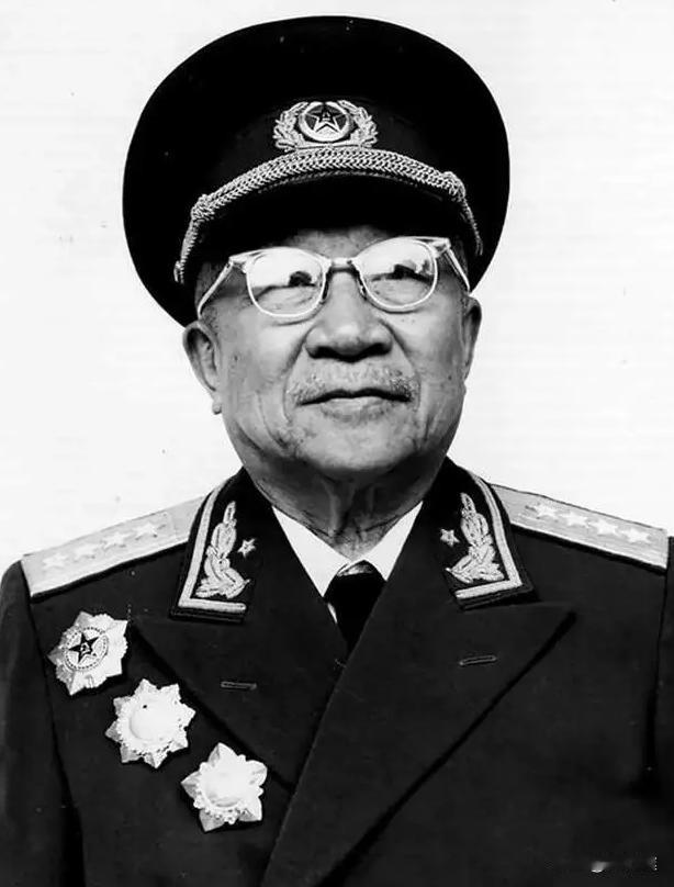 1950年，中央决定把广西省会设在南宁，省委书记张云逸却抱怨：“去北京开会，得绕