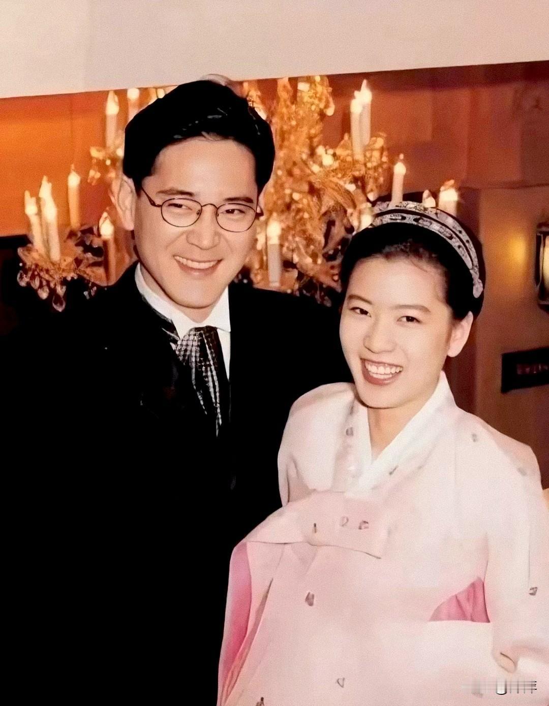 李在镕和林世玲结婚时俩人多么的开心！