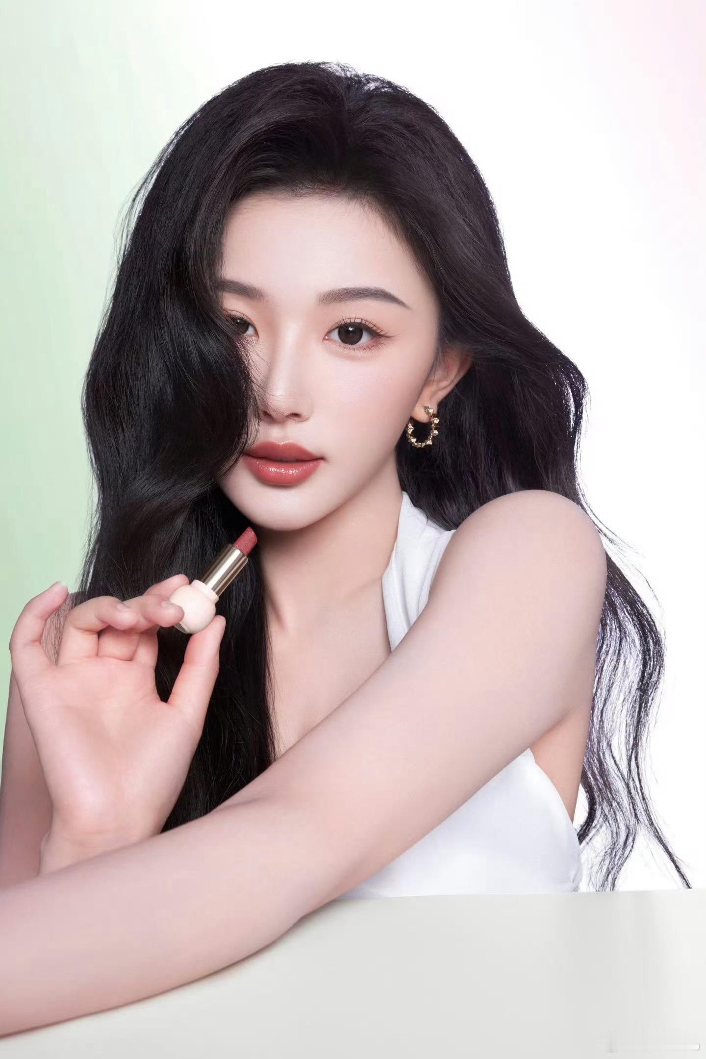 唐毅化的孔雪儿孔雪儿原生姐感妆孔雪儿原生姐感妆谁懂啊！眉眼利落自带清冷气场，慵