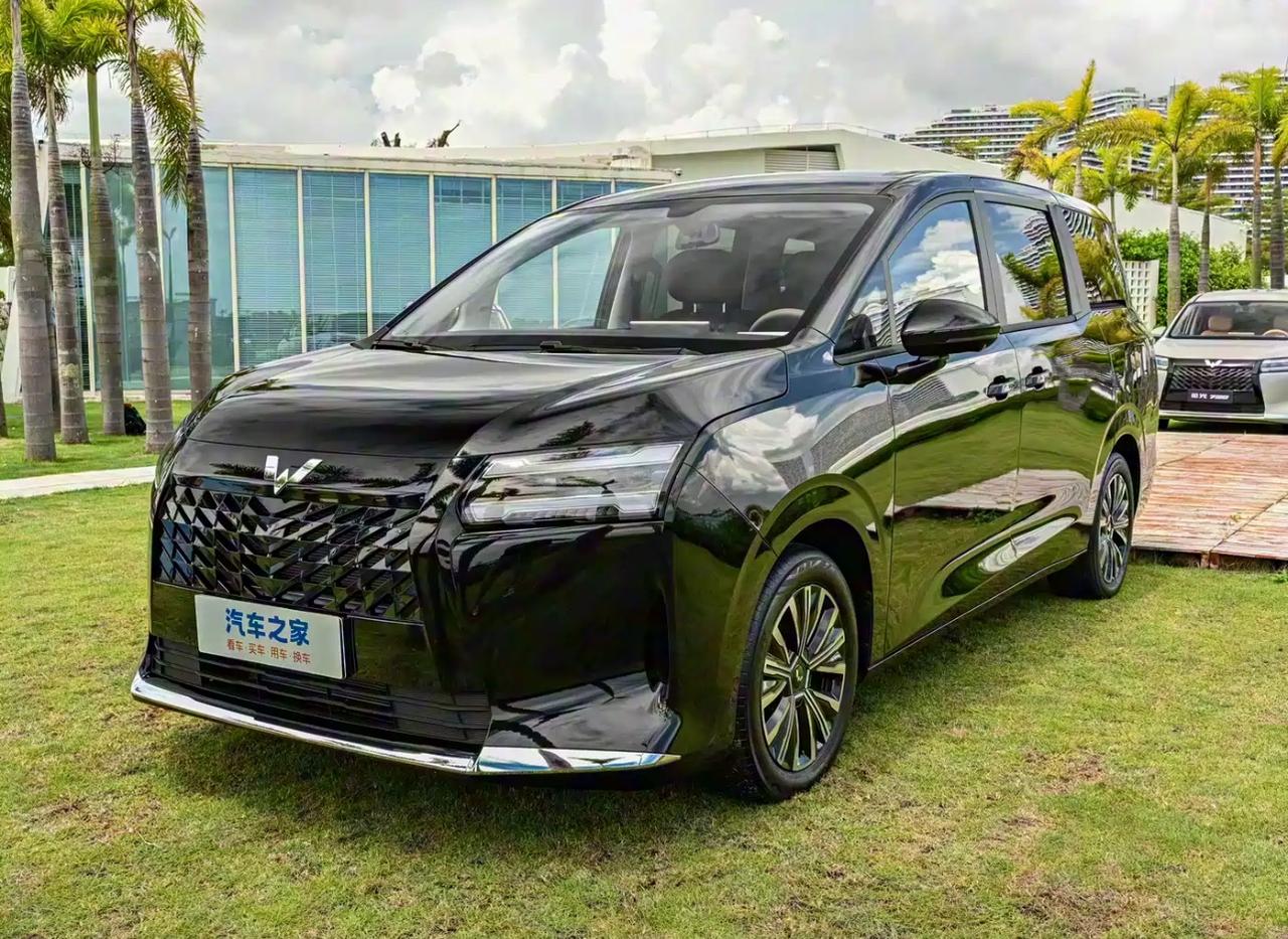 2025款五菱星光730核心参数2025款五菱星光730为5门7座MPV，