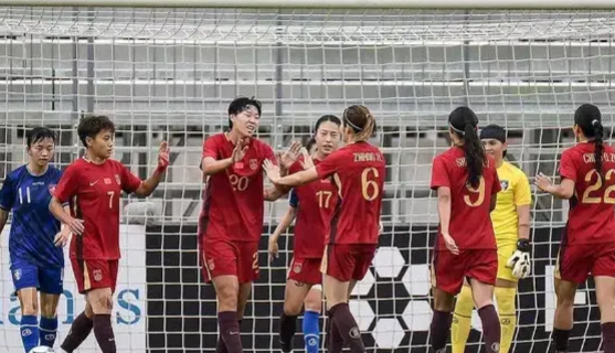 韩国女足1-1逼平日本女足，这样，最后一轮，中国女足只要击败日本队就能获冠军。当
