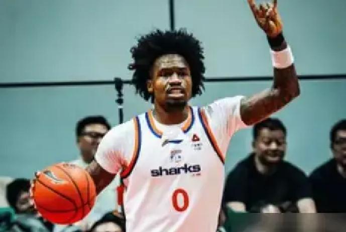 场均20分！山西白放走山西裁掉古德温那天，球迷群里炸锅。理由听着体面：名额