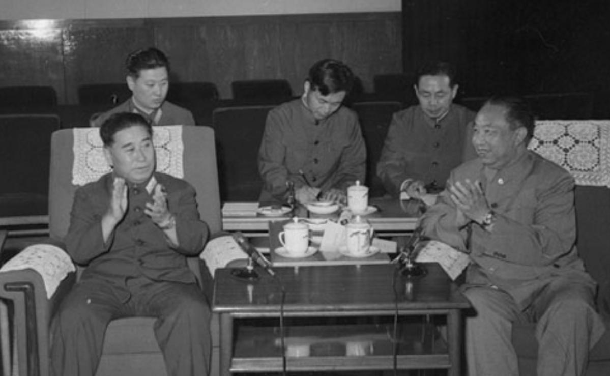 1980年6月8日华国锋接见白鹤林中将。时间是当天下午。华国锋接见白鹤林率领
