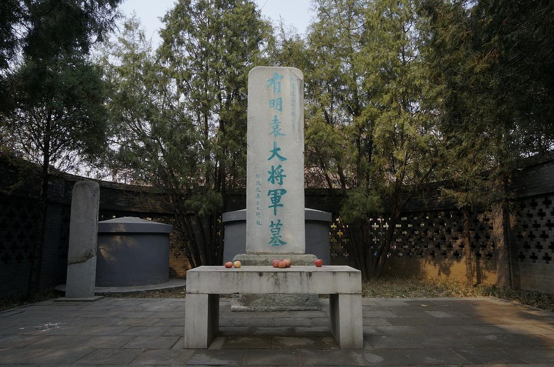 崇祯为什么敢杀袁崇焕，却不敢动祖大寿？因为强龙不压地头蛇。袁崇焕与祖大寿同