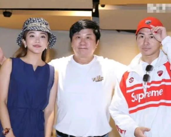 <em>欧弟</em>引发热议！7月19日，<em>欧弟</em>突然引发了热议，只因为他在采访中对外官宣他马上就
