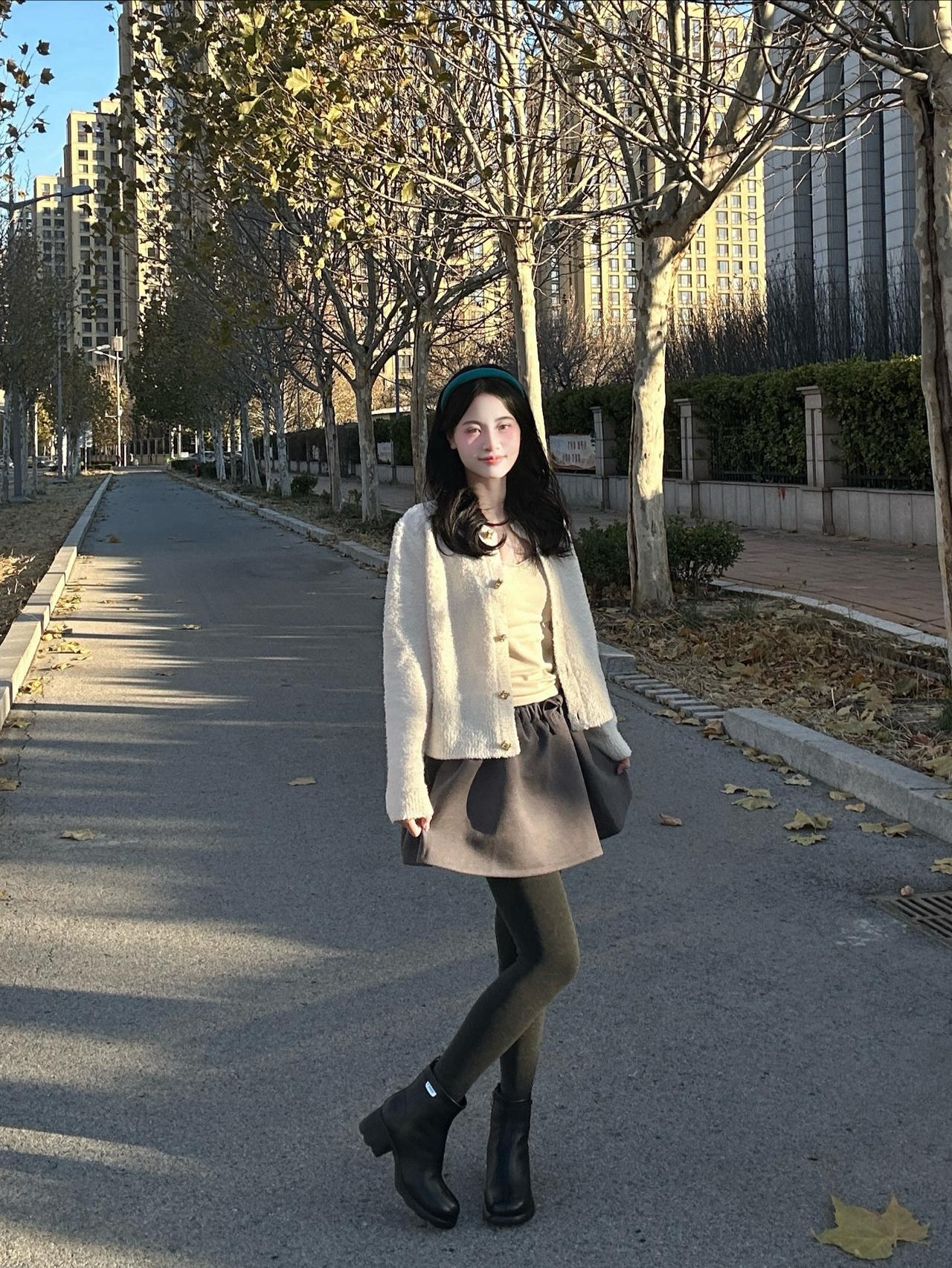 马丁靴这样穿好酷呀💓|||年糕今日份OOTD来啦～日常穿小裙子裤装穿上这双