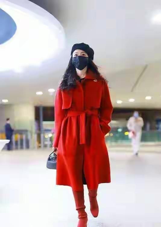 57岁伊能静，越老越时髦的穿搭秘籍家人们，在过去人们的认知中，人到5.6十岁