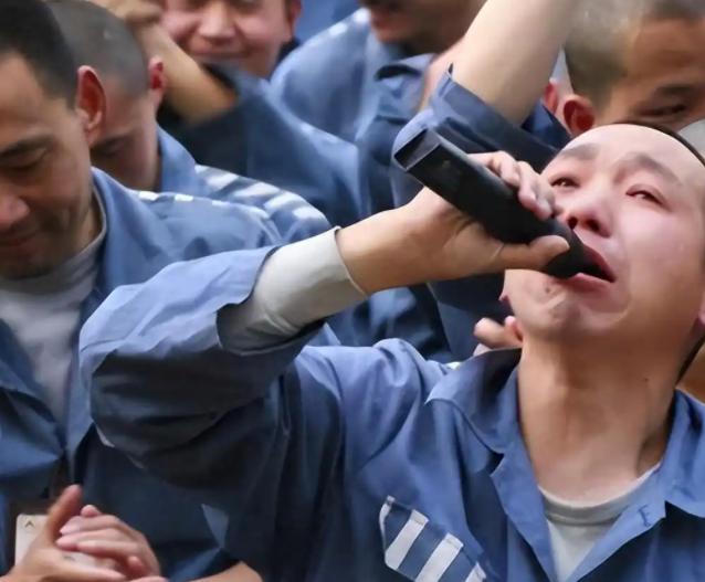 无期徒刑的尽头，不是死亡，是衰老。当犯人老得走不动、吃不了、起不来，监狱怎么办？