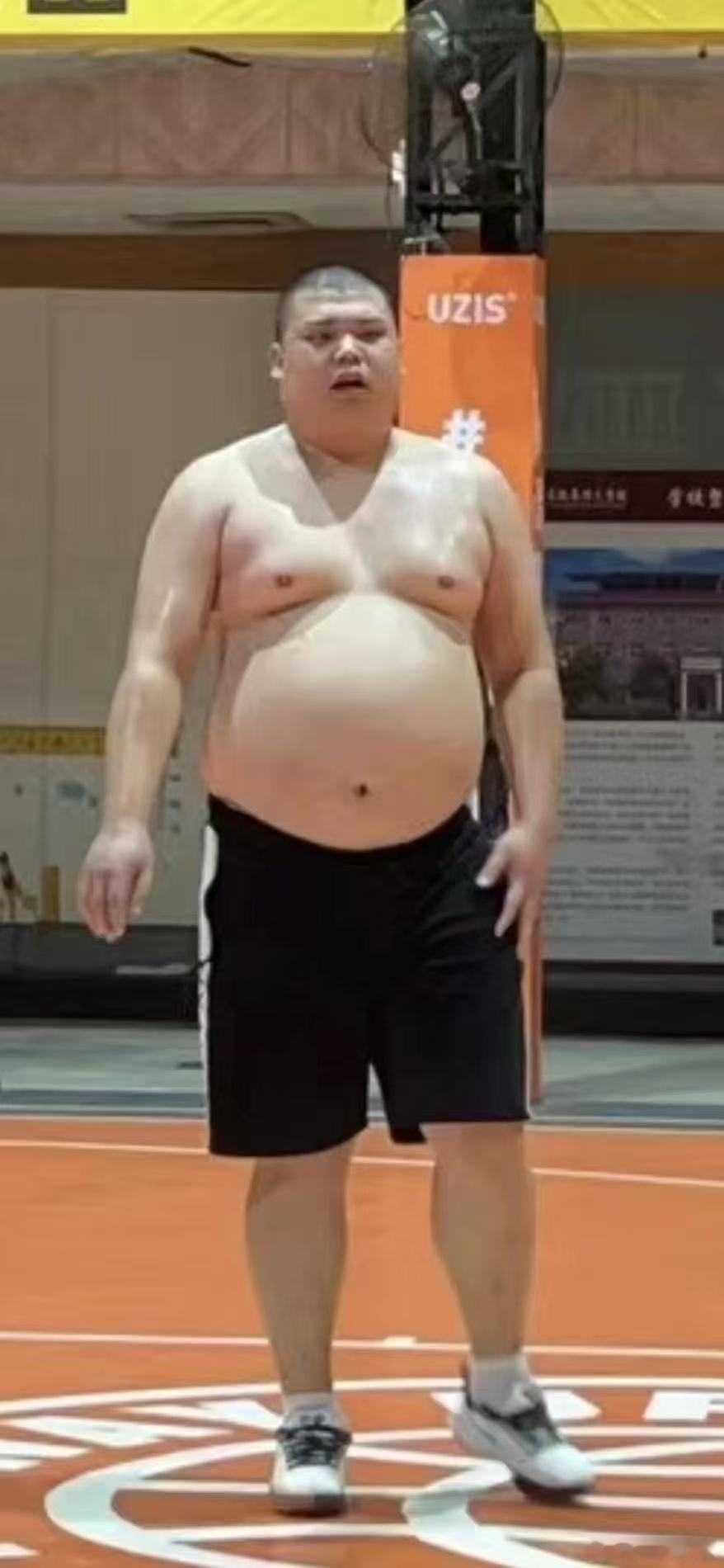我这哥们儿是真牛批我特别能佩服有毅力减肥的人还有能戒烟的人都是狠人啊​​