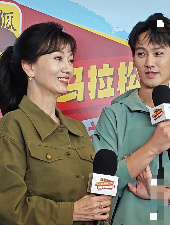 终于明白黄凯杰为啥不红了！不是他妈妈赵雅芝不帮他，也不是他演技不好，而是