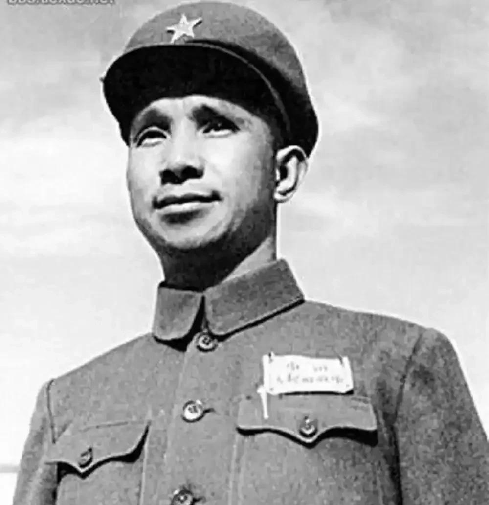 1958年，粟裕遭受到了错误的批判。随后被解除了解放军总参谋长的职务，调任国防部