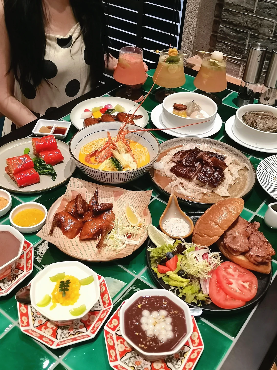 市中心！张园！细记港九开了家轻奢西餐点心