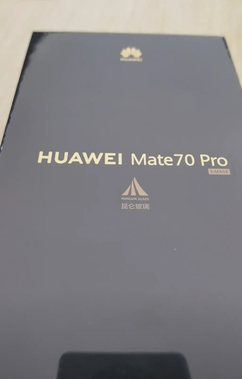 前些日子，给mate40换了块原装电池，本想着安安稳稳再战三年，最近手机层出不穷