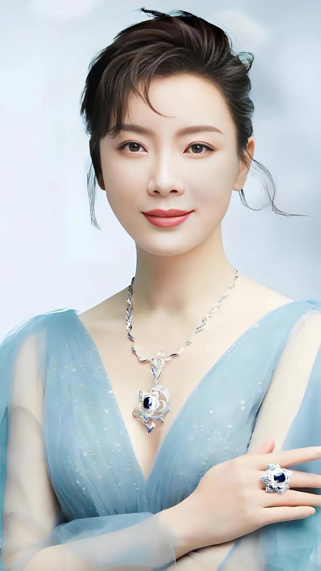 为爱改命，却差点把命搭进去听过一句话吗？“别爱太满，别睡太晚。”陈数就