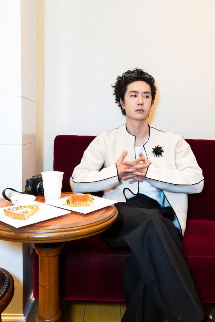 王一博对一条鱼喊了三次baby王一博钓鱼名场面来了，王一博对一条鱼喊了三次ba