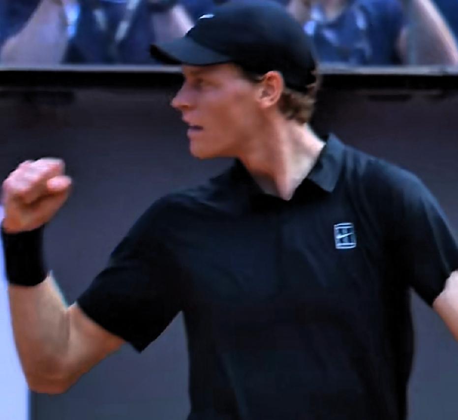 昨夜，ATP1000罗马站首场男单半决赛：天公不作美，辛纳与梅德维德夫鏖战至第