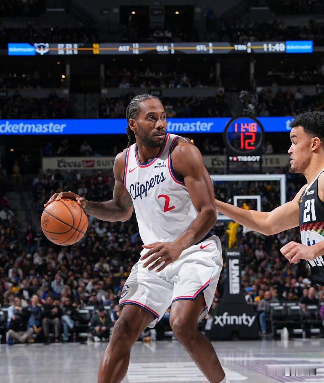 看了20年球还有补吹三分犯规！快船客场不敌掘金裁判，三连胜遭终结哈登25分，