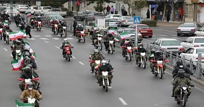 德黑兰街头震惊美以：轰炸后的秩序与团结，伊朗何以成‘打不倒的钢铁堡垒’？