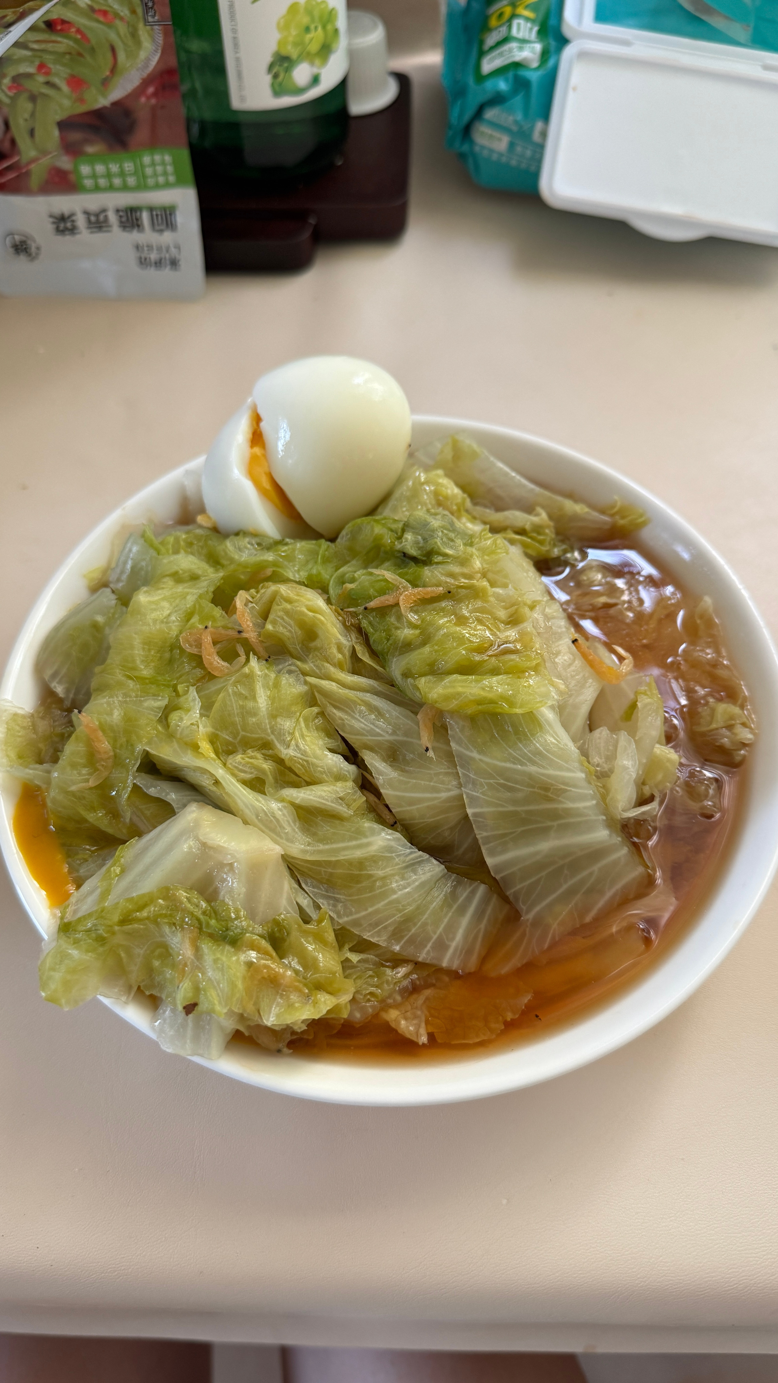 昨天液断了一天饿的我今天六点就起来吃东西吃了图中一大盘➕一杯黑咖啡现在在