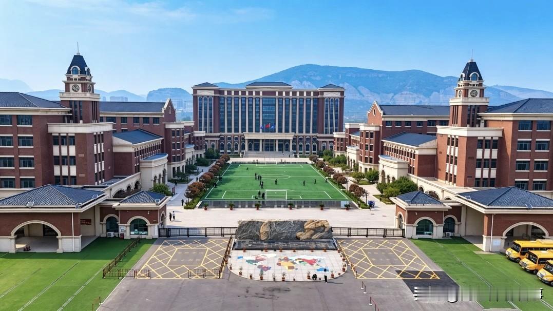 石家庄二中系增添新成员，郊县考生和中等生有福了！这几天，有一所“新学校”出现在